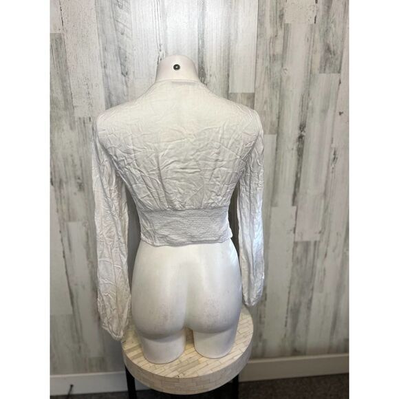 White blouse - Picture 3 of 5